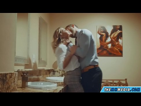 ❤️ Uma blonde obugaxayo ekuyenga endlini yangasese yomphakathi Izocansi ku-zu.ttsex.ru